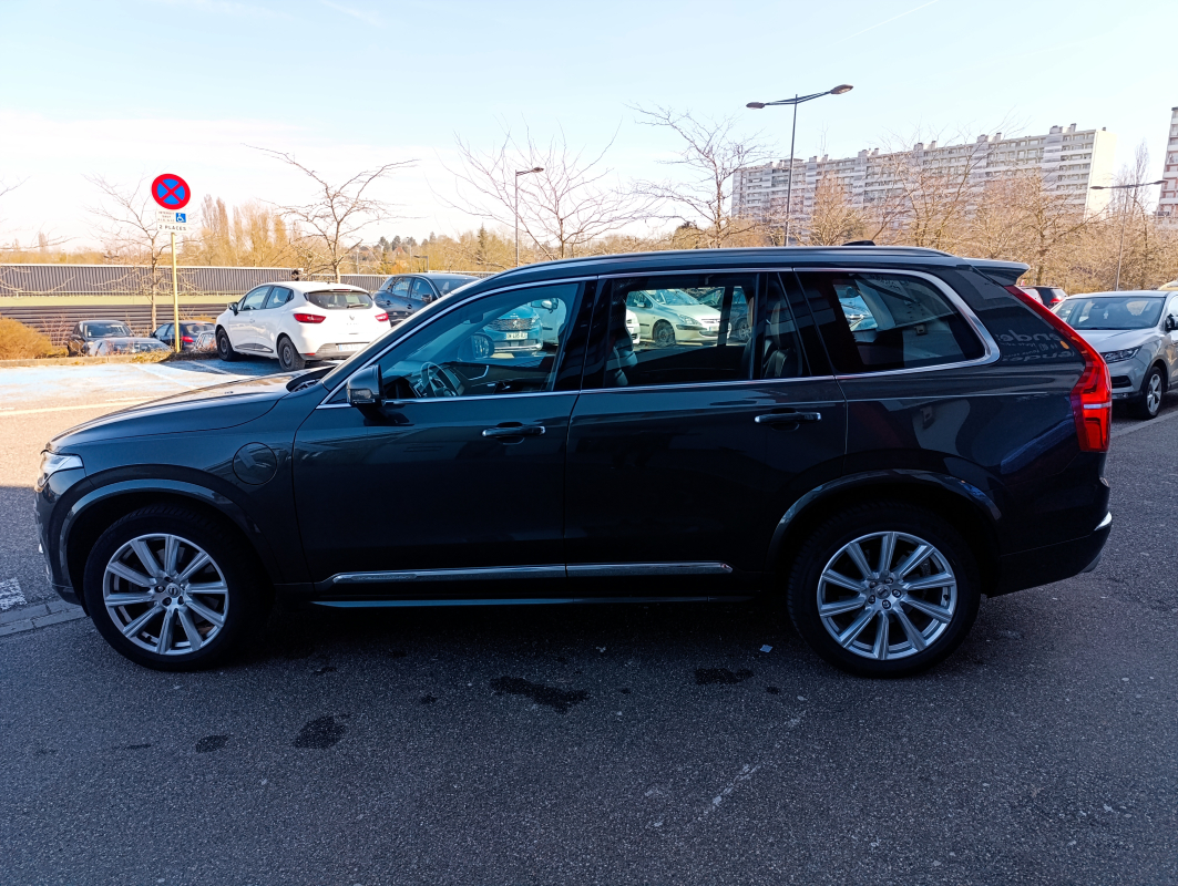 Volvo XC90 — 4