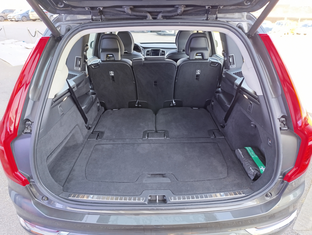 Volvo XC90 — 32