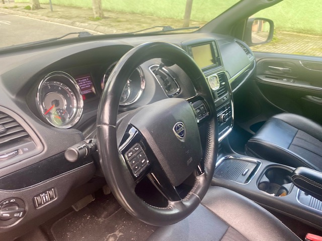 Lancia Voyager — 4