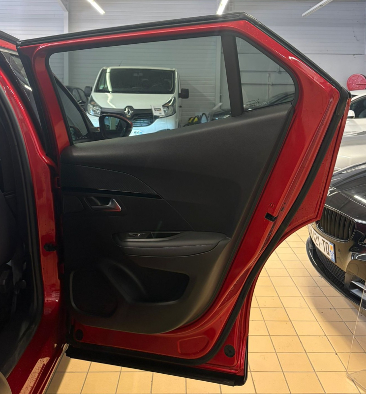 Peugeot 2008 — 28