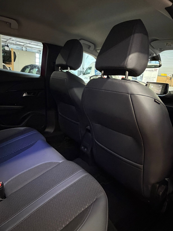 Peugeot 2008 — 18