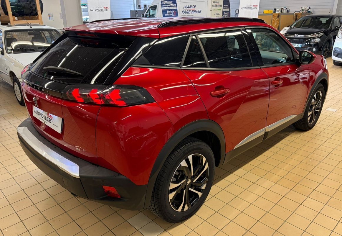 Peugeot 2008 — 8