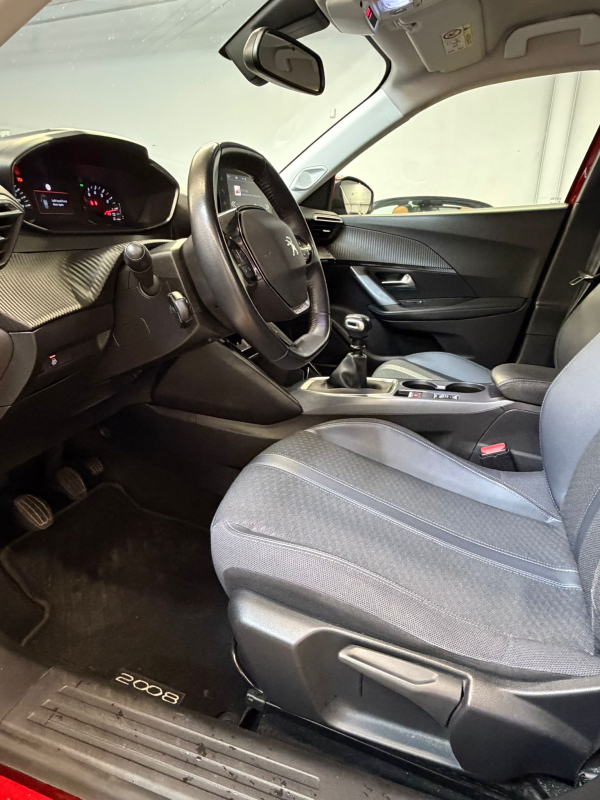 Peugeot 2008 — 14