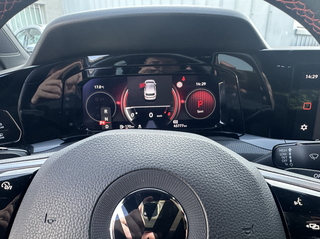 Volkswagen Golf — 23