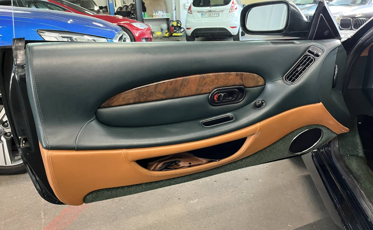 Aston Martin DB7 — 17