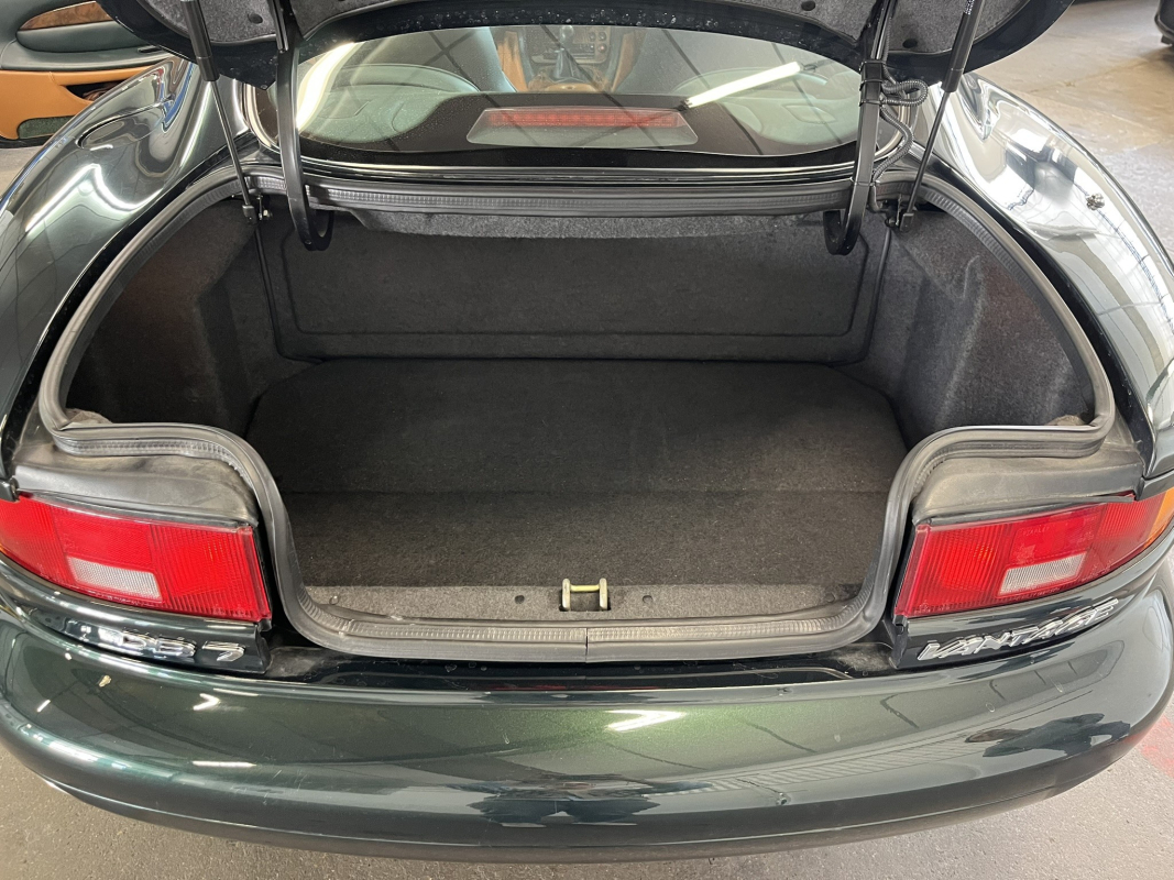 Aston Martin DB7 — 20
