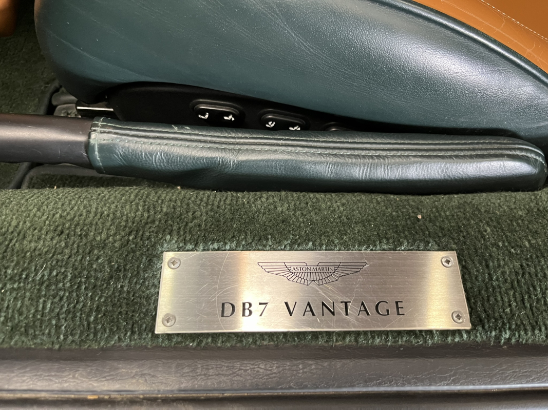 Aston Martin DB7 — 14