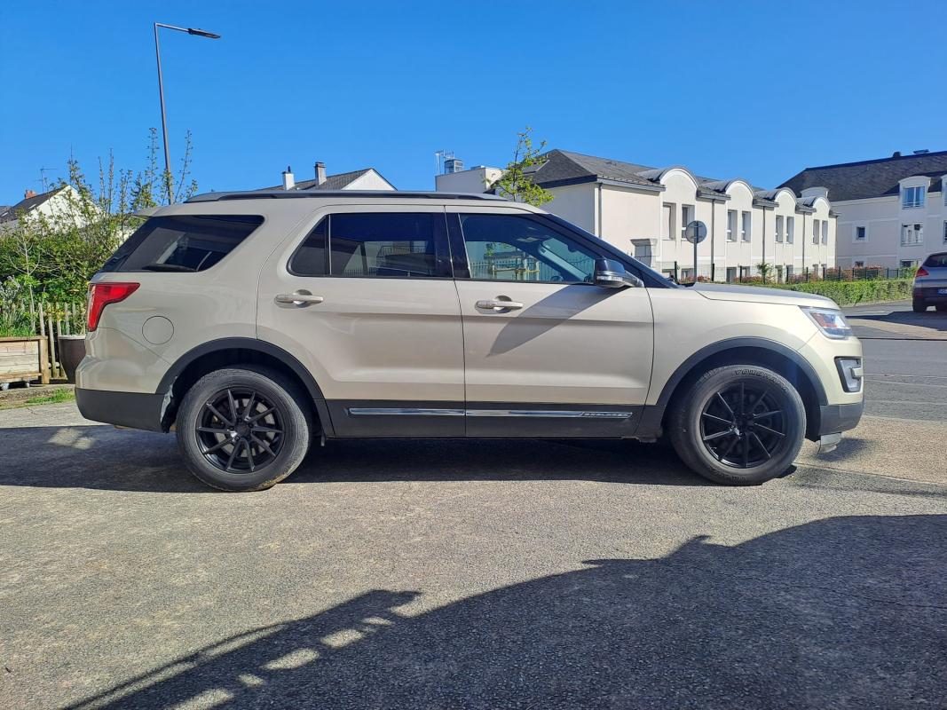 Ford Explorer — 4