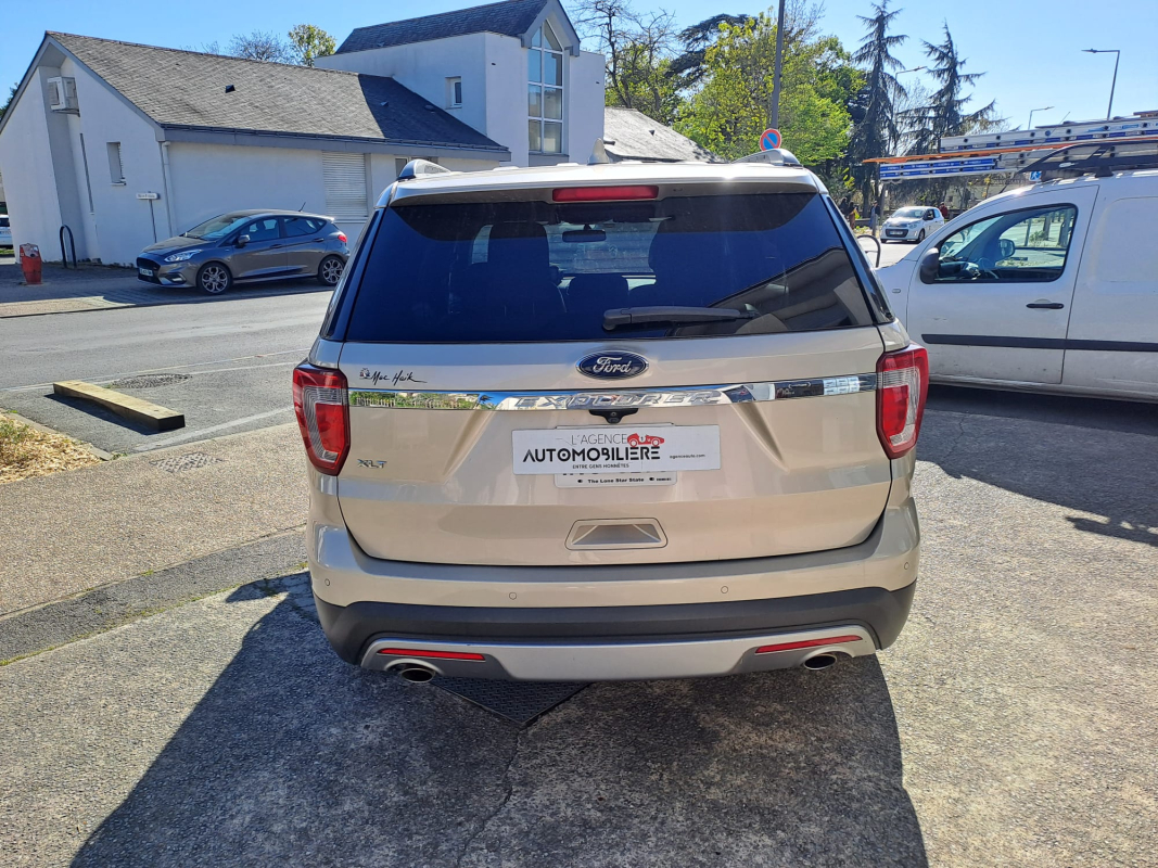Ford Explorer — 6