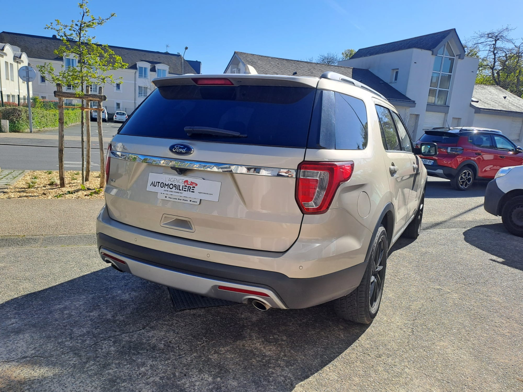 Ford Explorer — 5