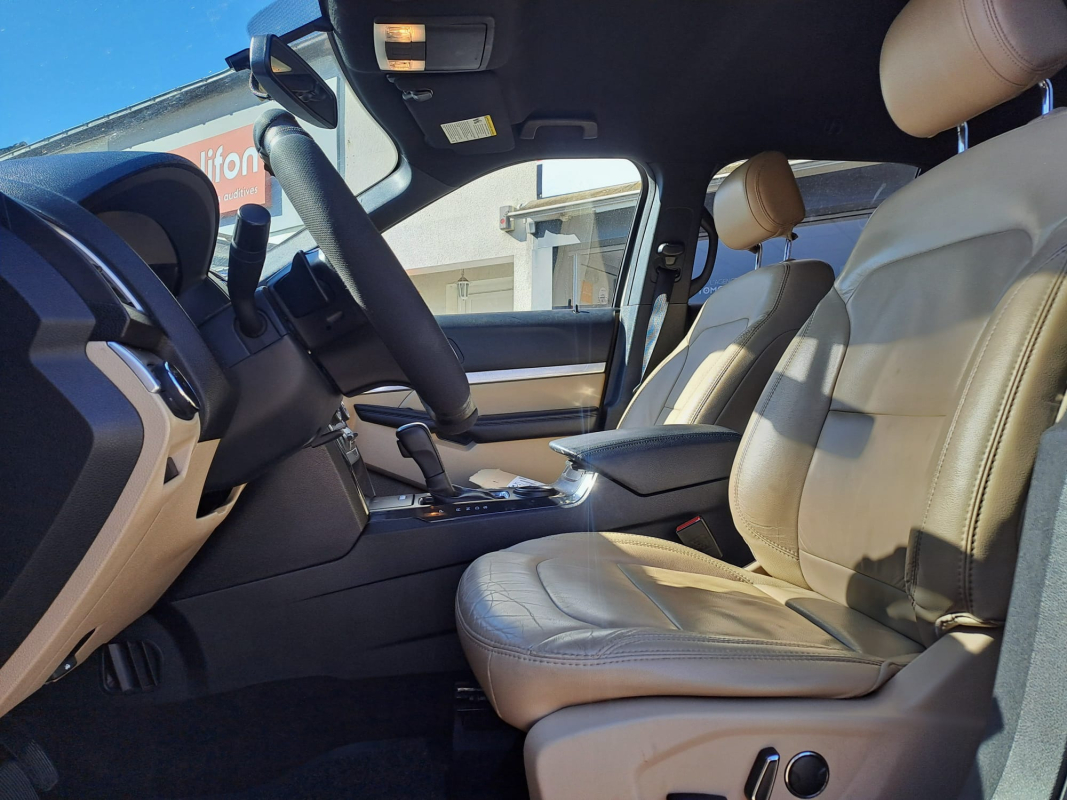 Ford Explorer — 11