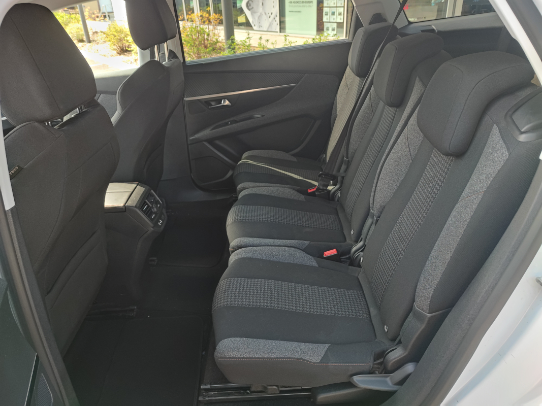 Peugeot 5008 — 11