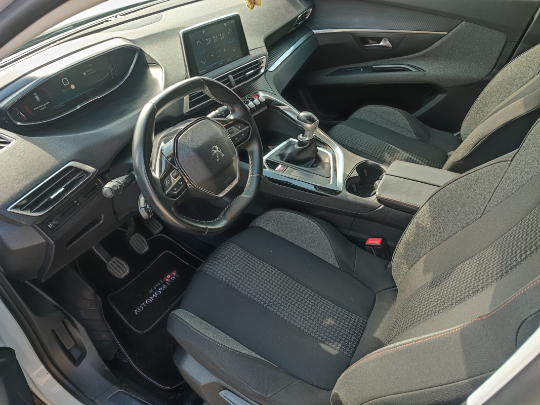 Peugeot 5008 — 10