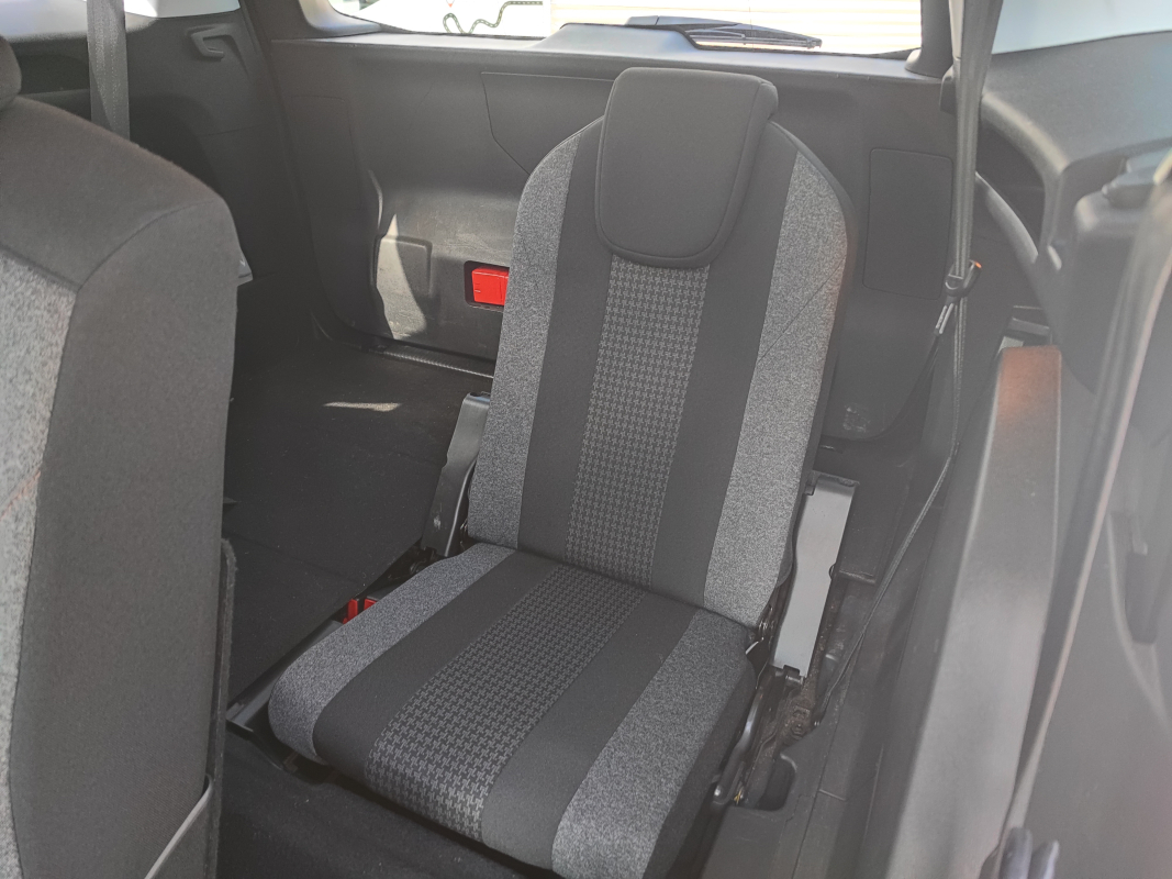 Peugeot 5008 — 12