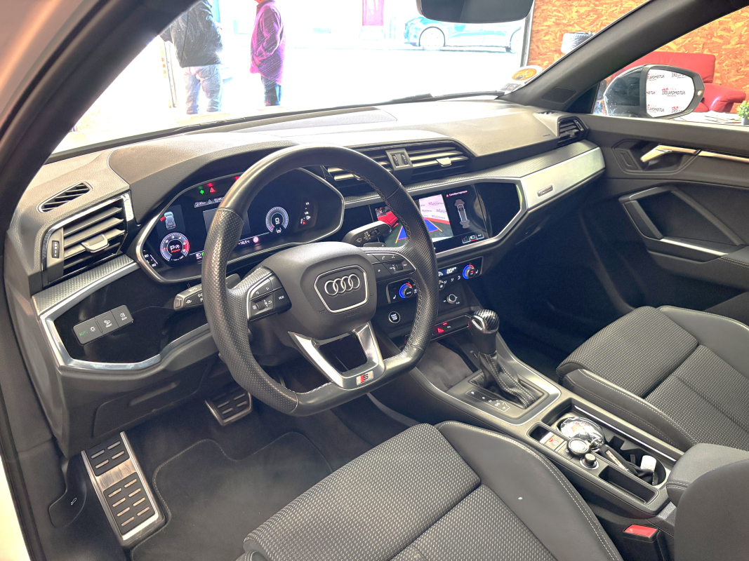 Audi Q3 — 18