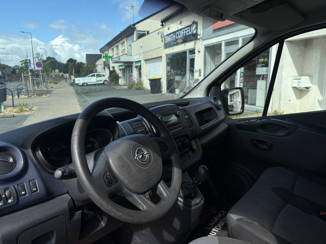 Opel Vivaro — 12