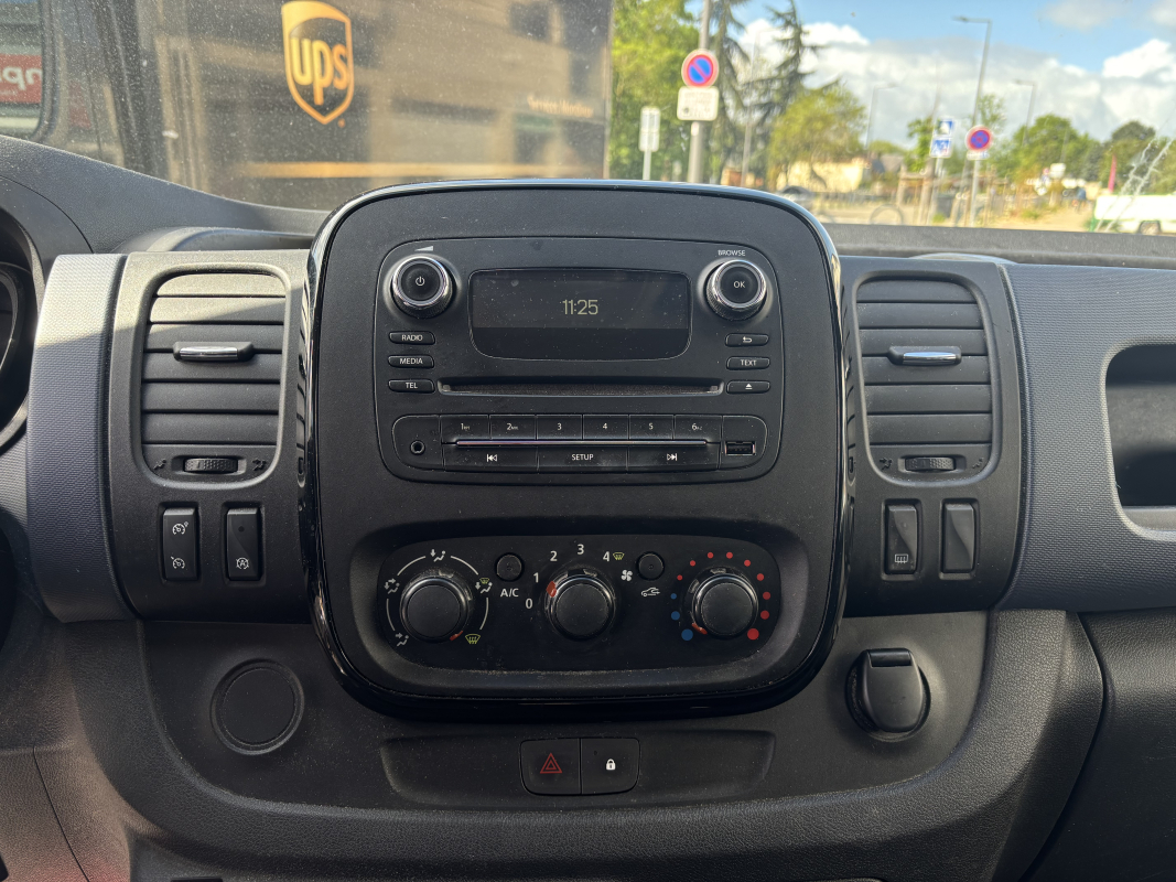 Opel Vivaro — 15