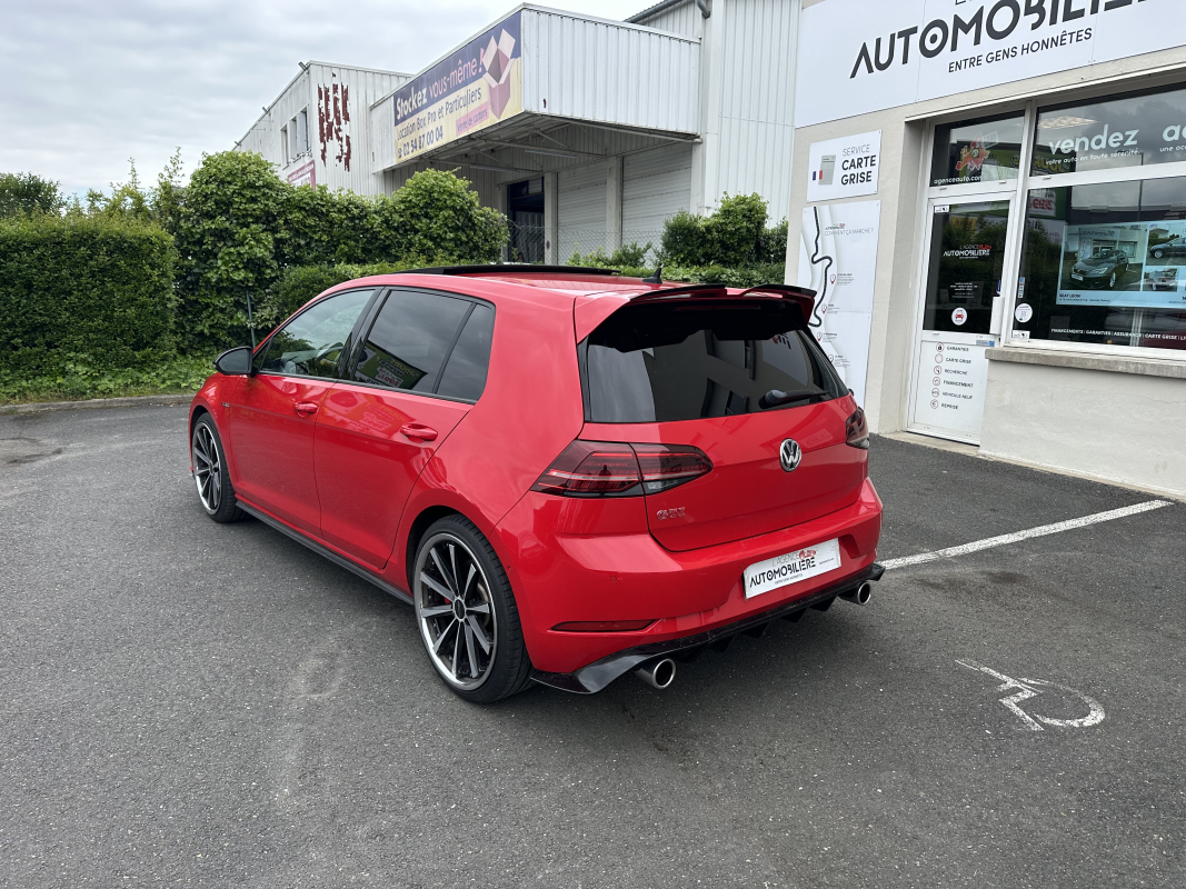 Volkswagen Golf — 3