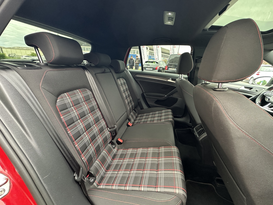 Volkswagen Golf — 13