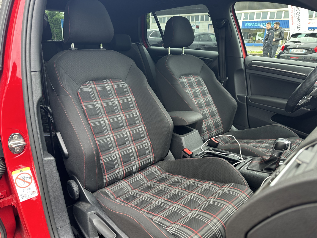 Volkswagen Golf — 12