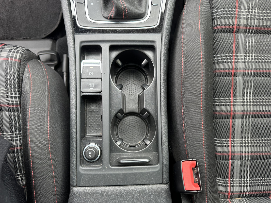 Volkswagen Golf — 27