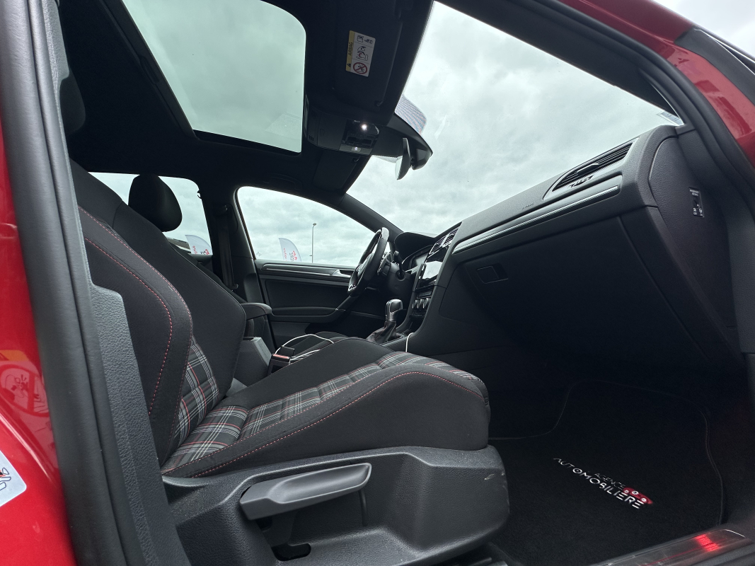 Volkswagen Golf — 33