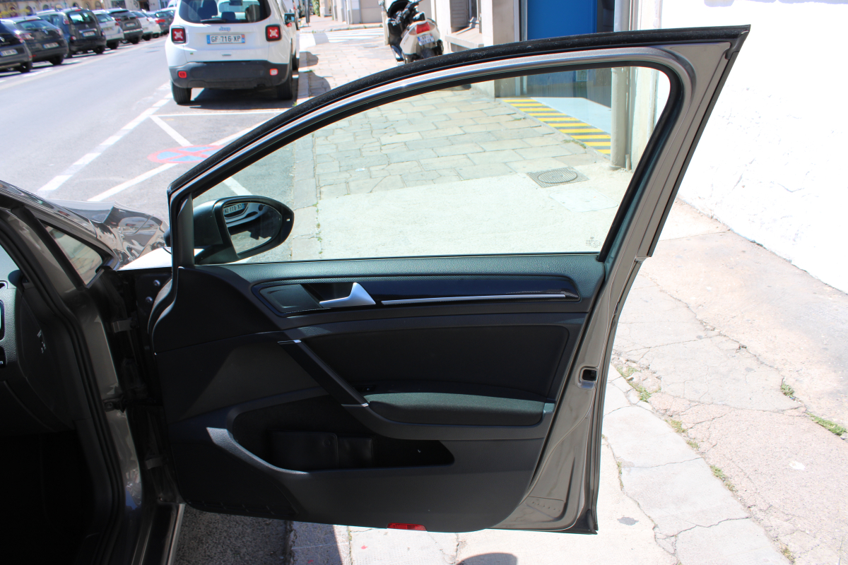 Volkswagen Golf — 30