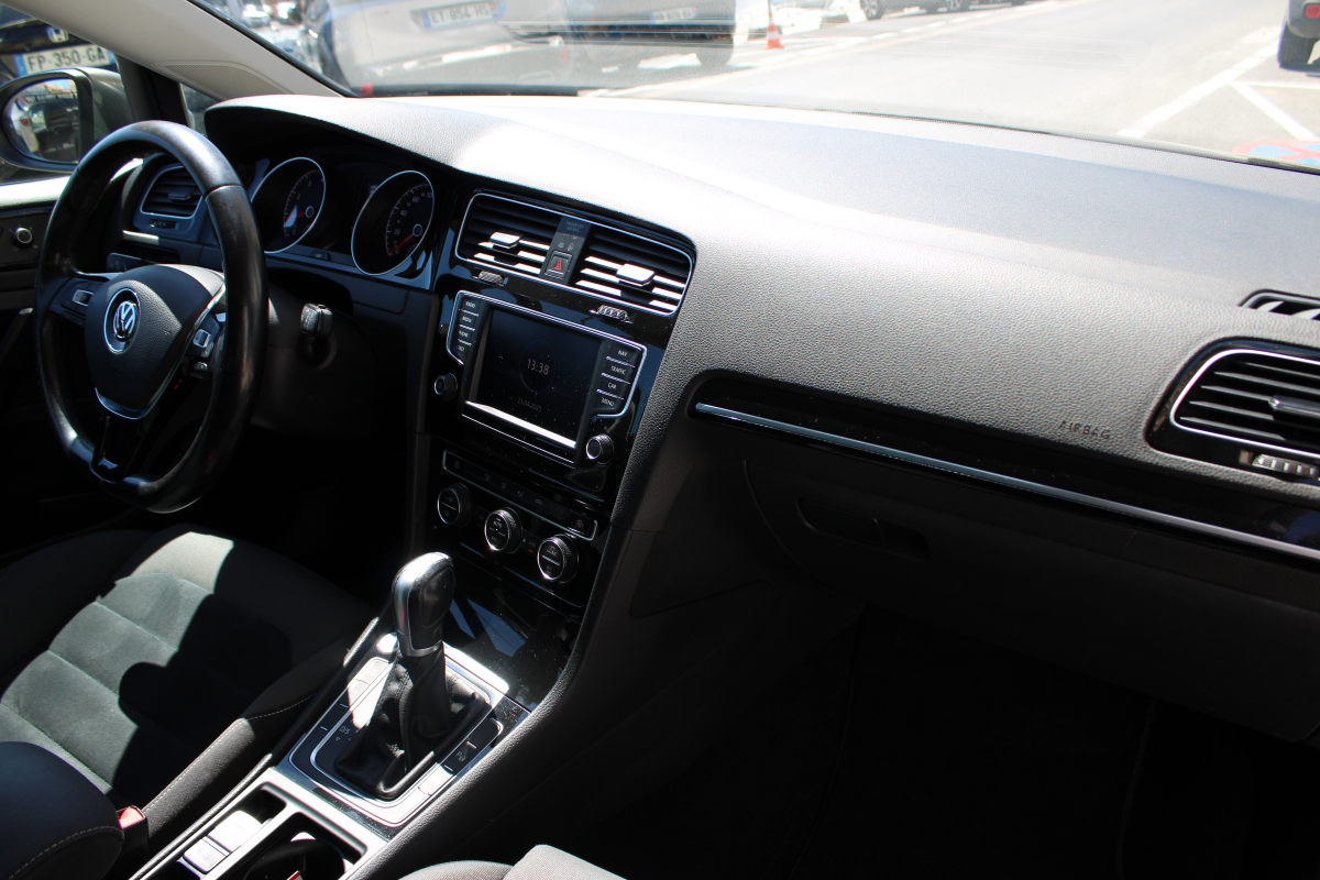 Volkswagen Golf — 9