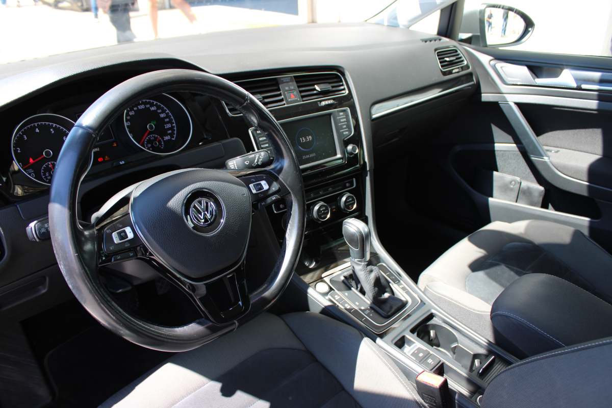 Volkswagen Golf — 11