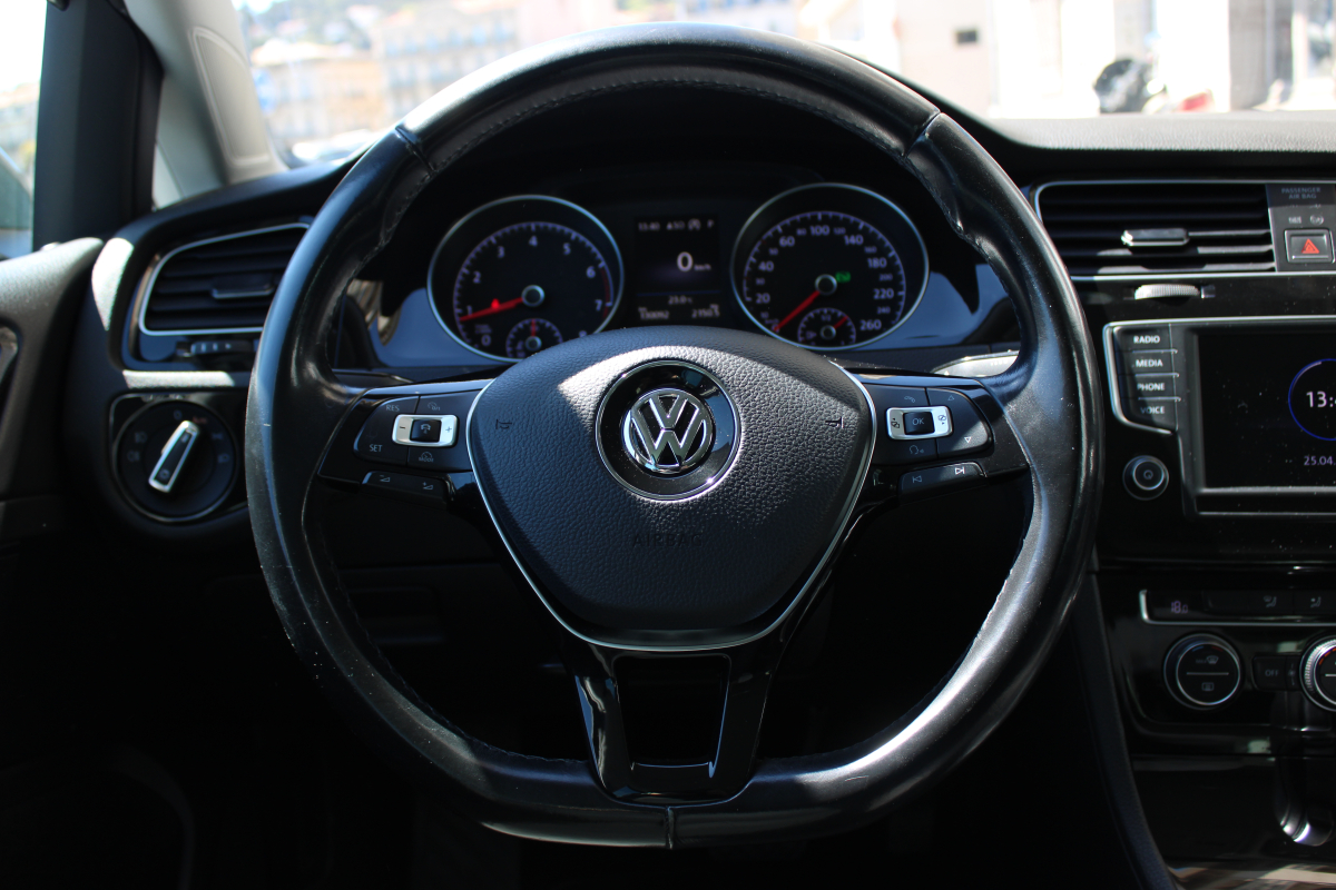 Volkswagen Golf — 15