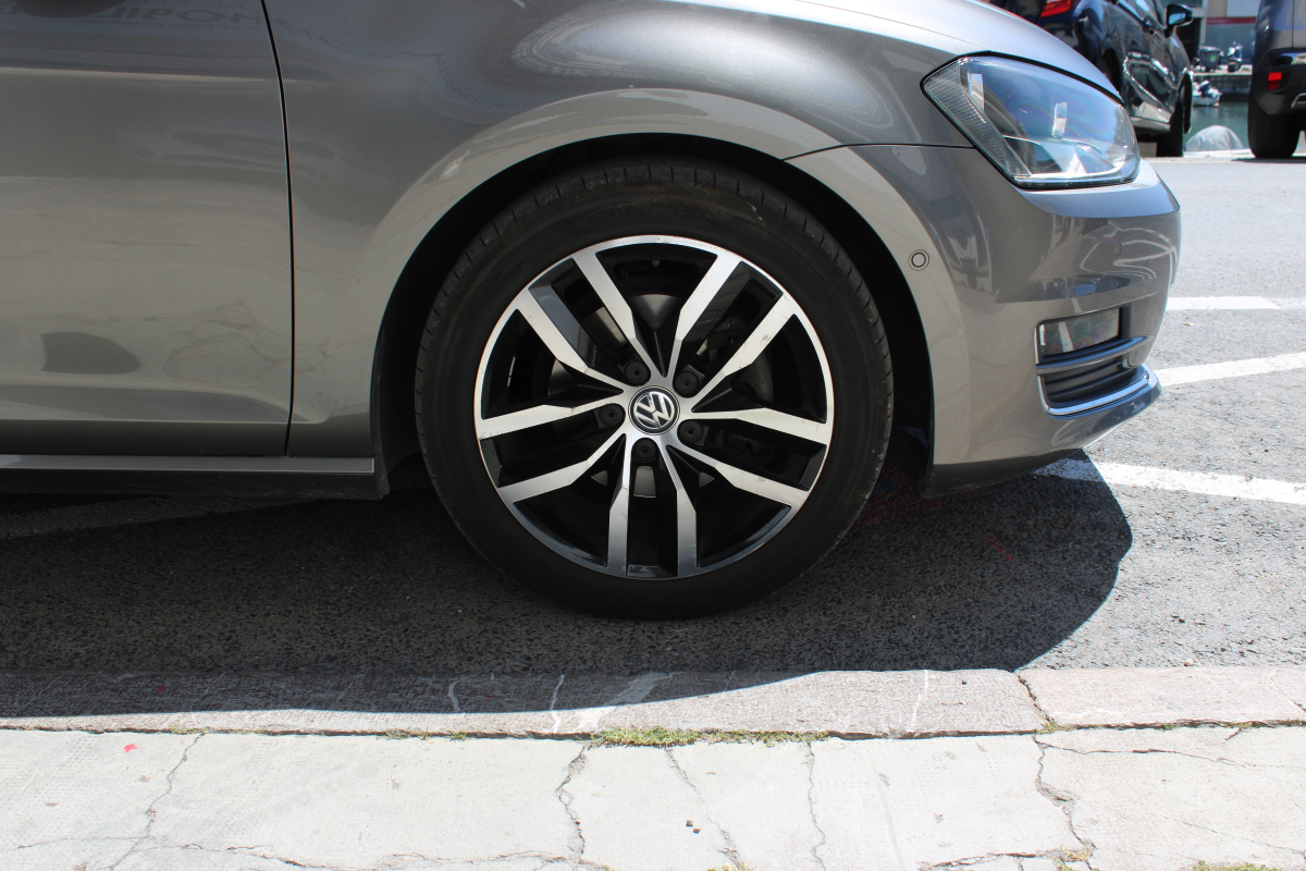 Volkswagen Golf — 35