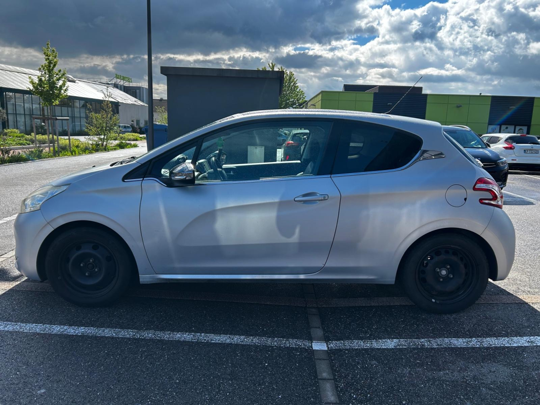 Peugeot 208 — 4