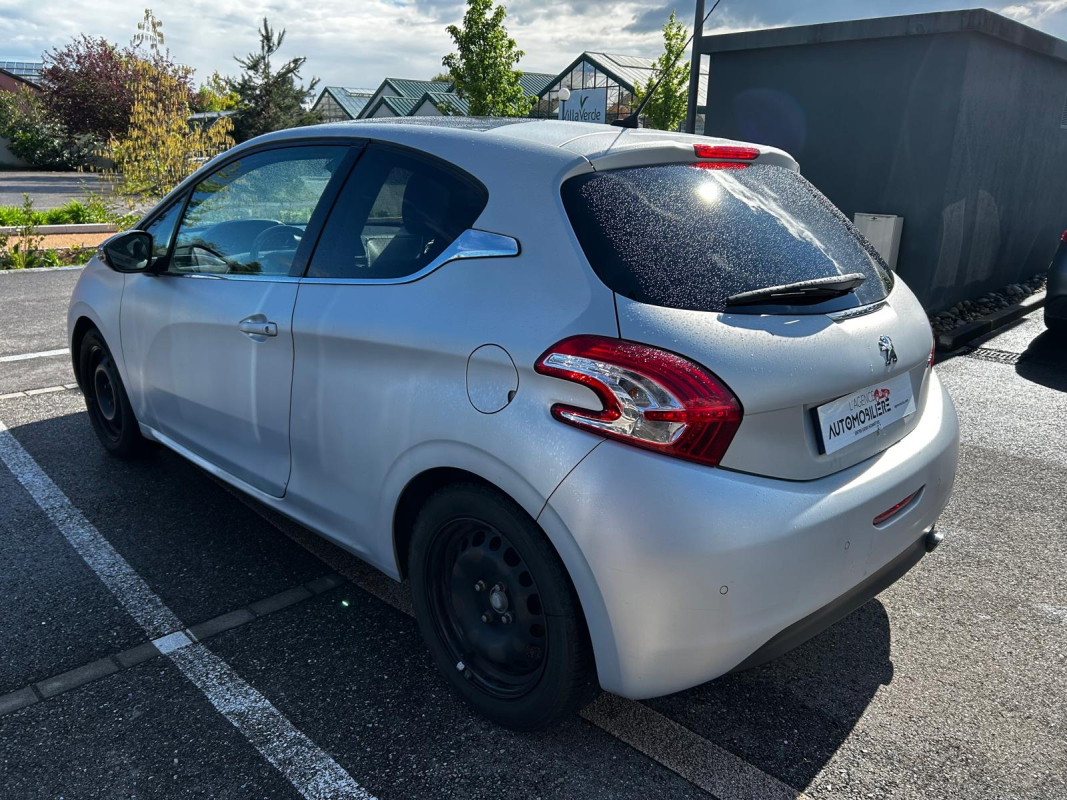 Peugeot 208 — 5