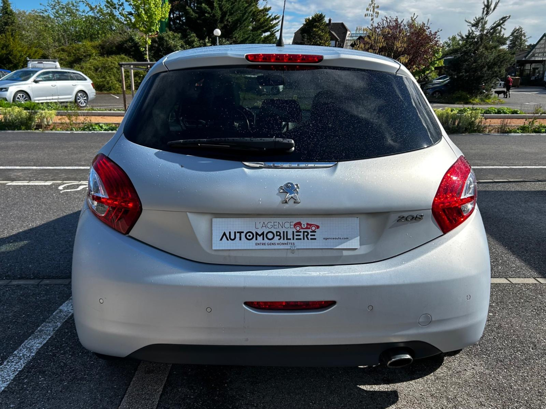 Peugeot 208 — 6