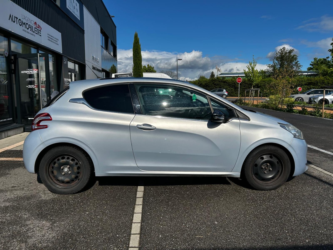Peugeot 208 — 8