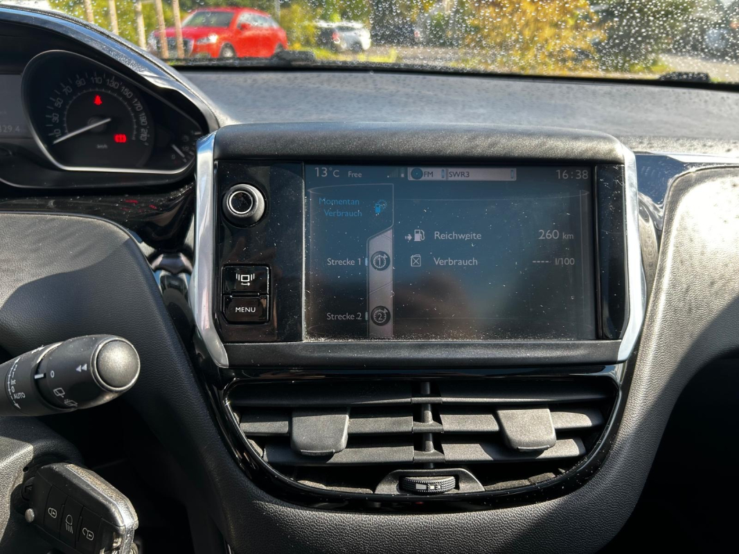 Peugeot 208 — 11