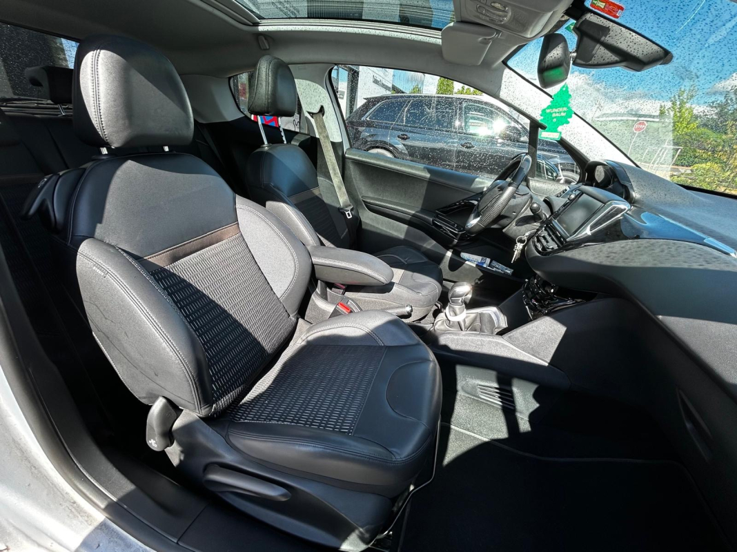 Peugeot 208 — 15