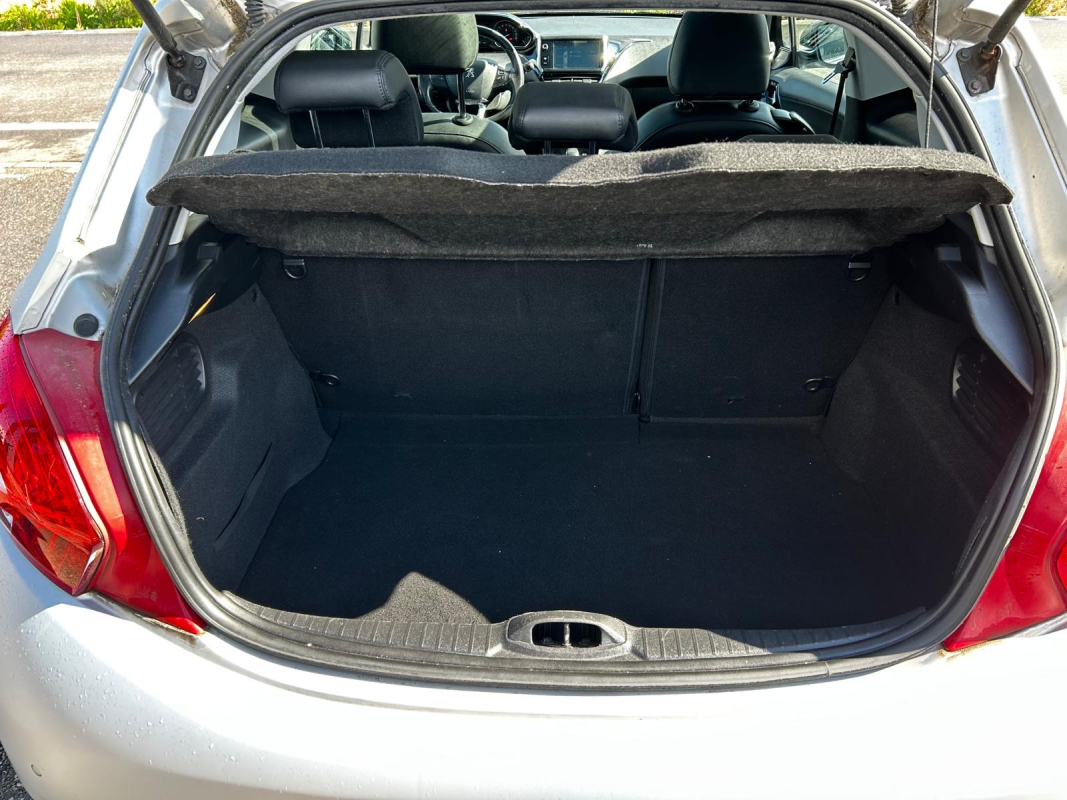 Peugeot 208 — 18