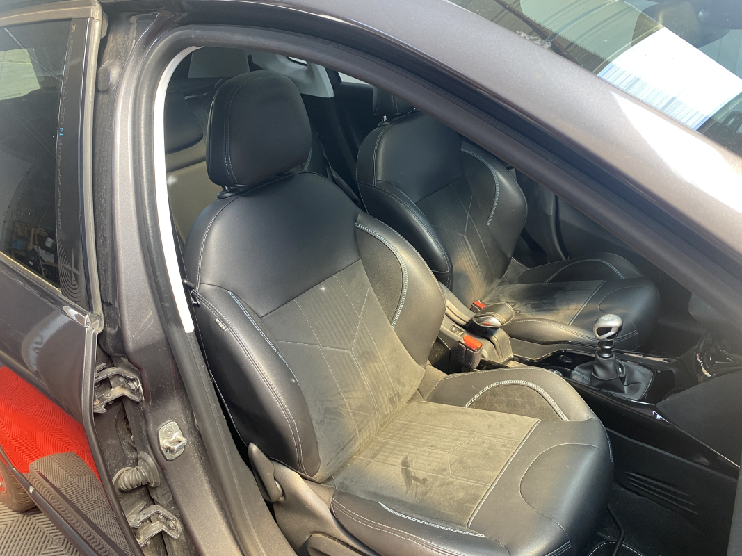 Peugeot 2008 — 18