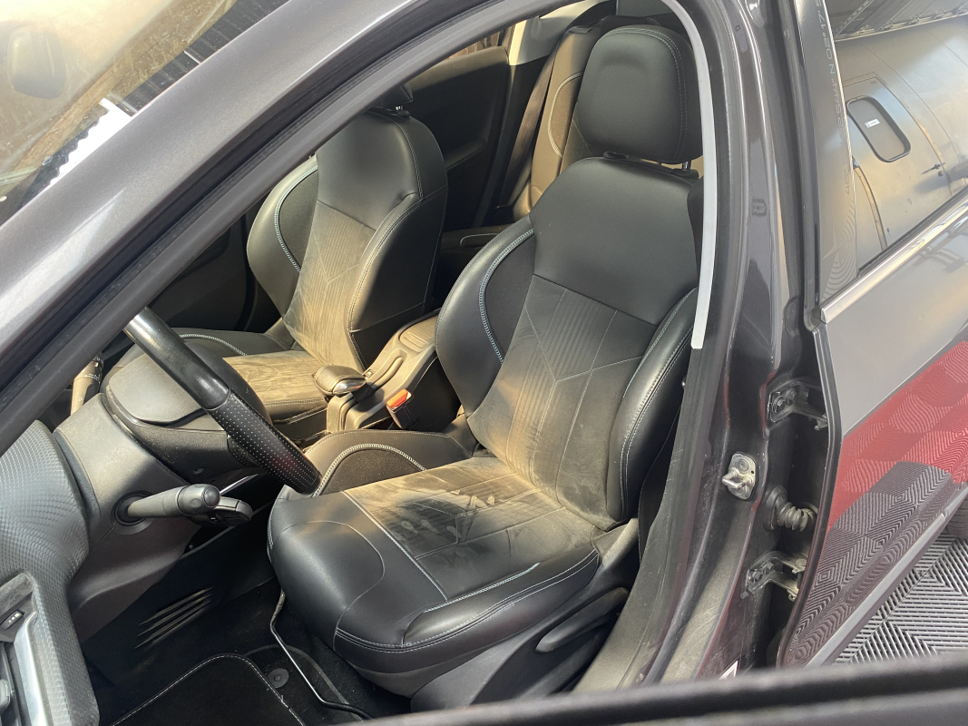 Peugeot 2008 — 17