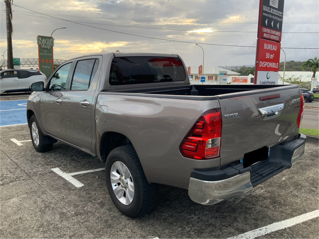 Toyota Hilux — 10
