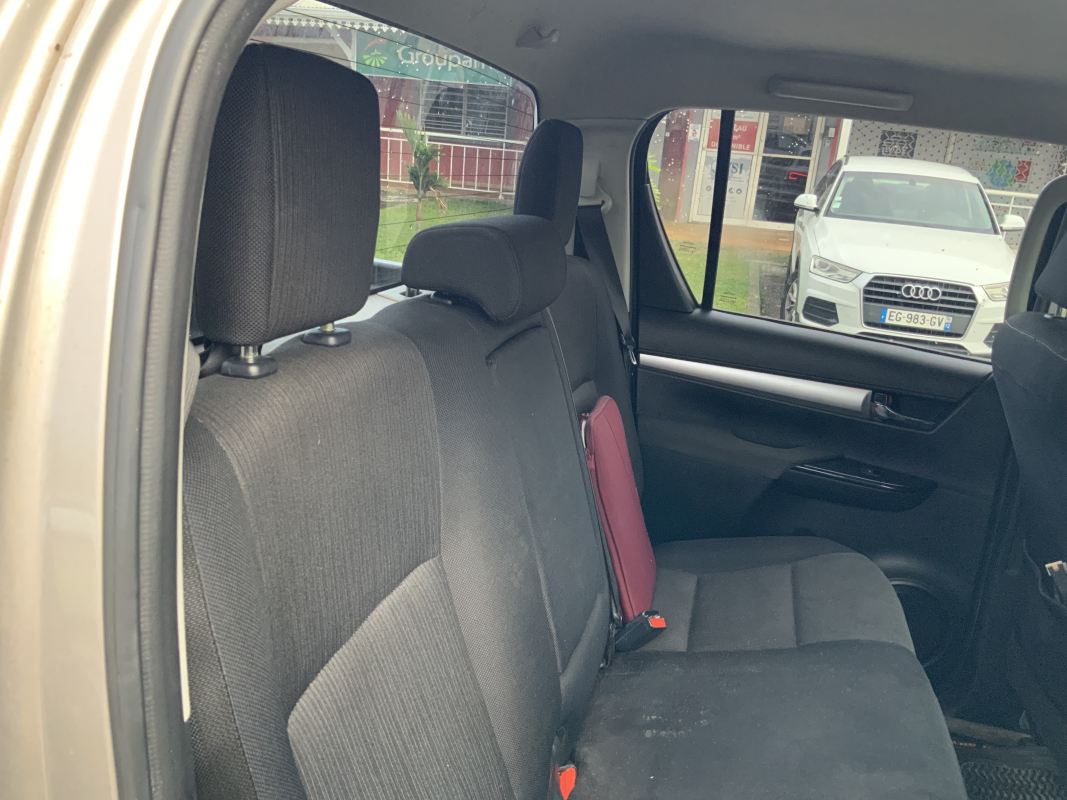 Toyota Hilux — 7