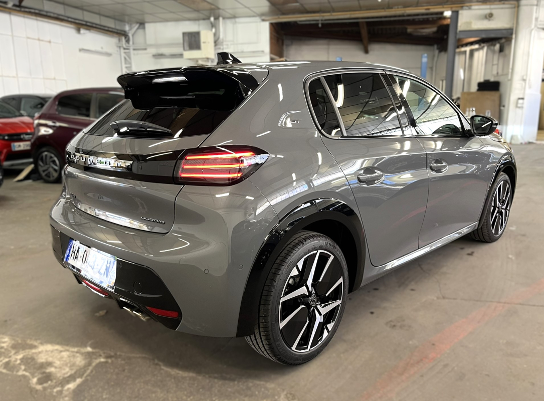 Peugeot 208 — 4