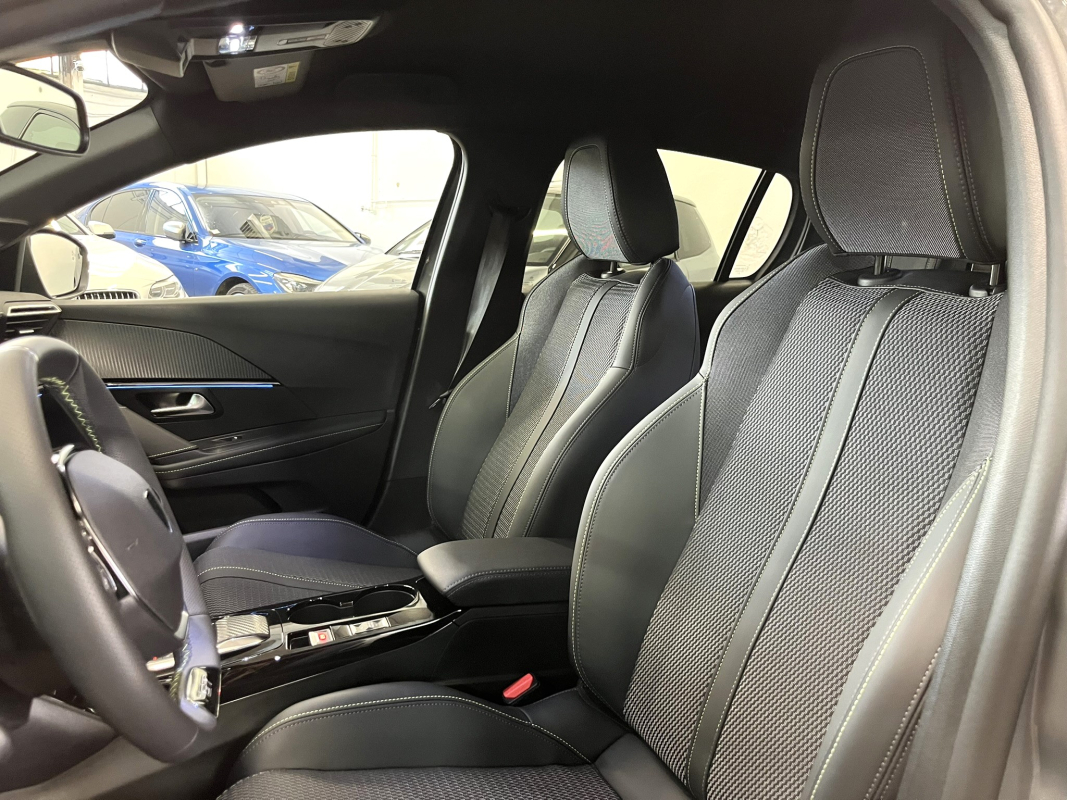 Peugeot 208 — 7
