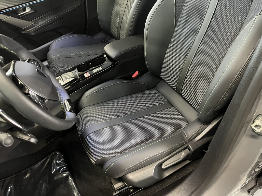 Peugeot 208 — 8