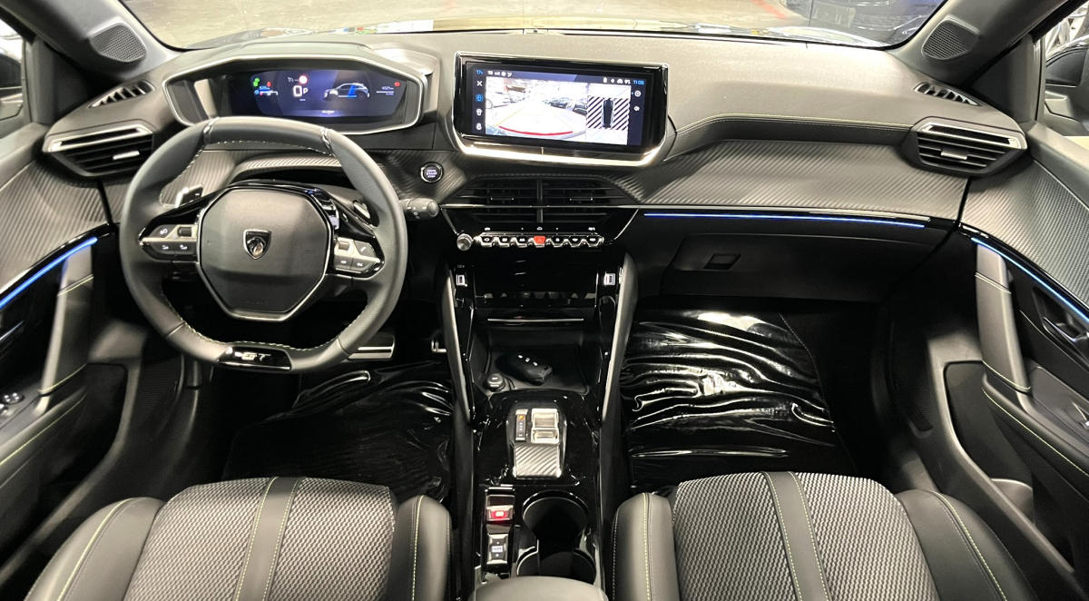 Peugeot 208 — 6