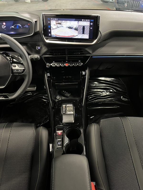 Peugeot 208 — 11
