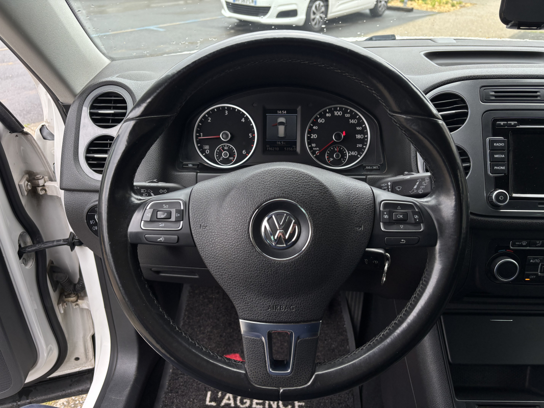 Volkswagen Tiguan — 14
