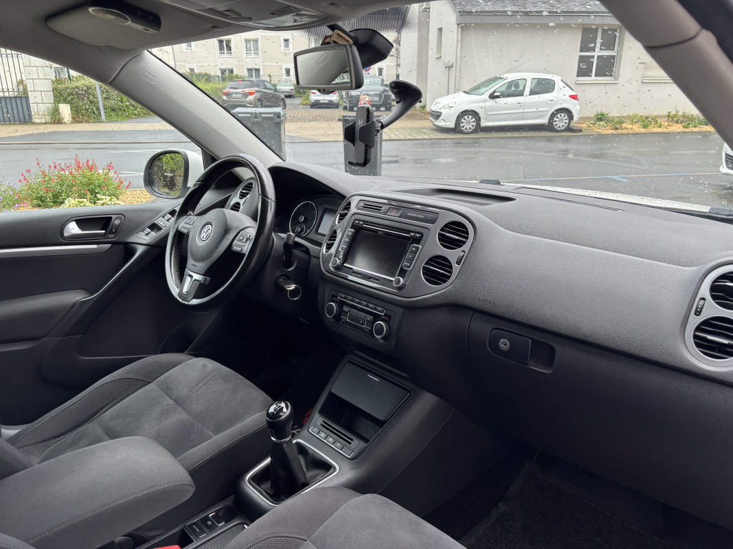 Volkswagen Tiguan — 12