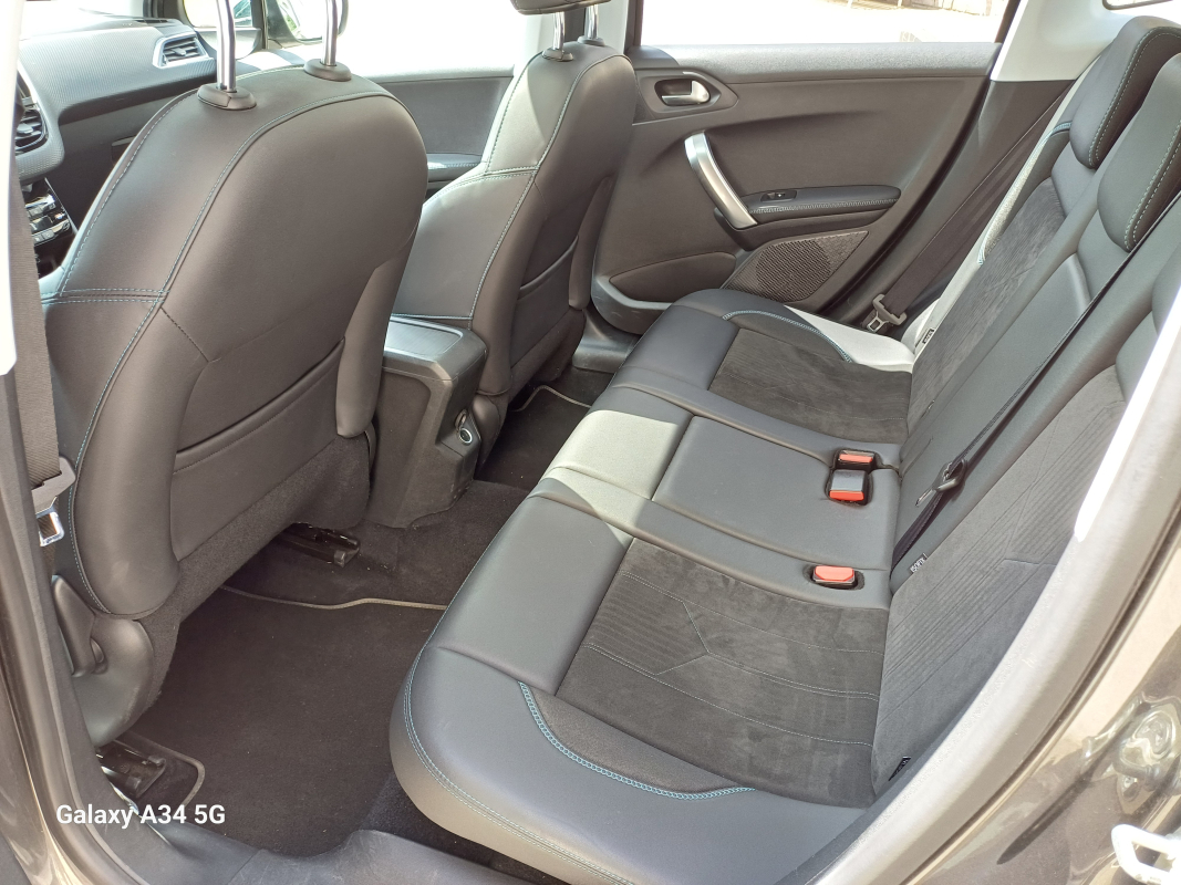Peugeot 2008 — 18